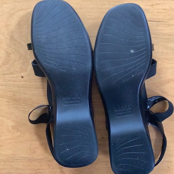 Women’s sandals. Munro. Size 9m but run narrow. Black. Excellent condition. - Picture 3 of 4
